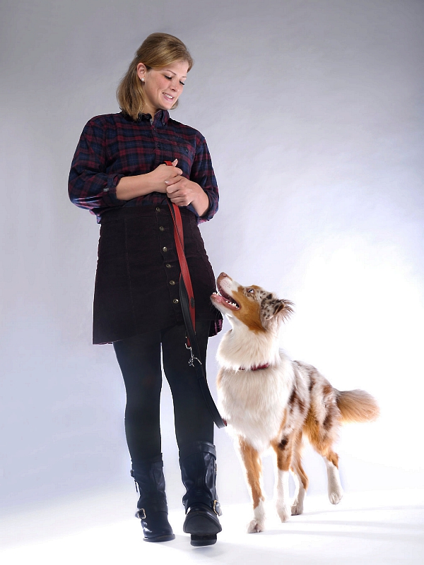 australian sheperd studiofotografie mit mensch tierfotografie glasow fotografie